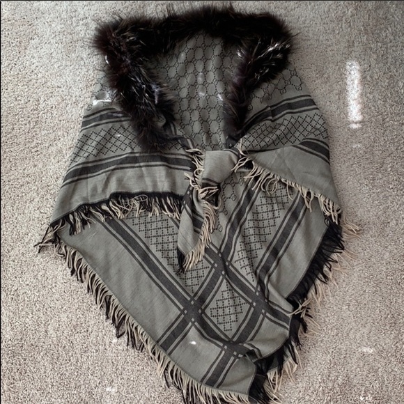 Gucci Accessories - 100% Authentic GUCCI shawl “survie” with fox fur